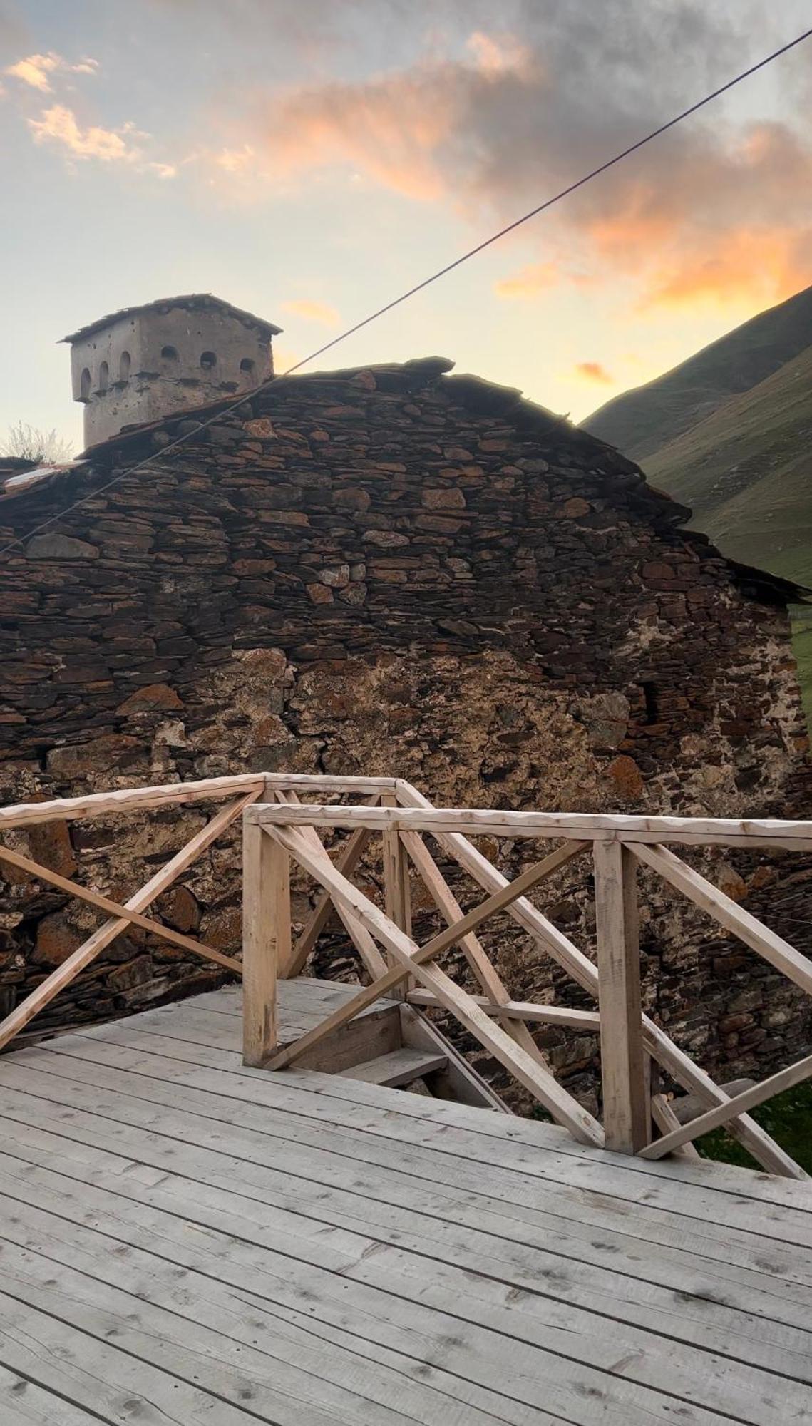 Guesthouse Ivas Ushguli Exterior foto